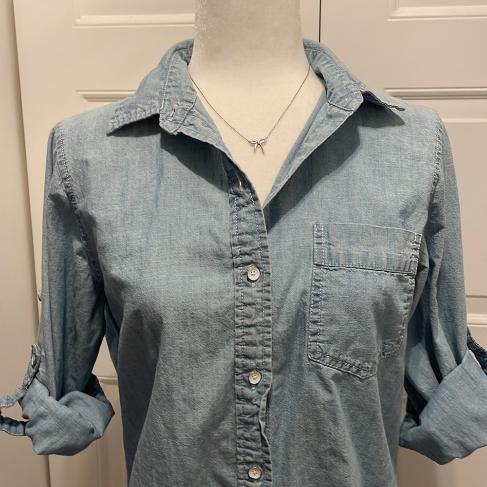 GAP Light Chambray Button-Down Shirt (Size Small)